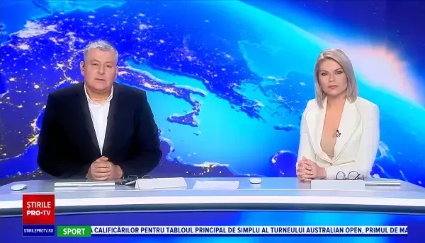 Operațiune de salvare inedită în India. Cum a fost scos un camion dintr-o râpă