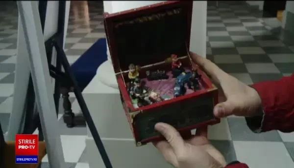 Jucării vechi de aproape 100 de ani, expuse la Palatul Culturii din Iași. S-ar putea înfiinţa şi un muzeu
