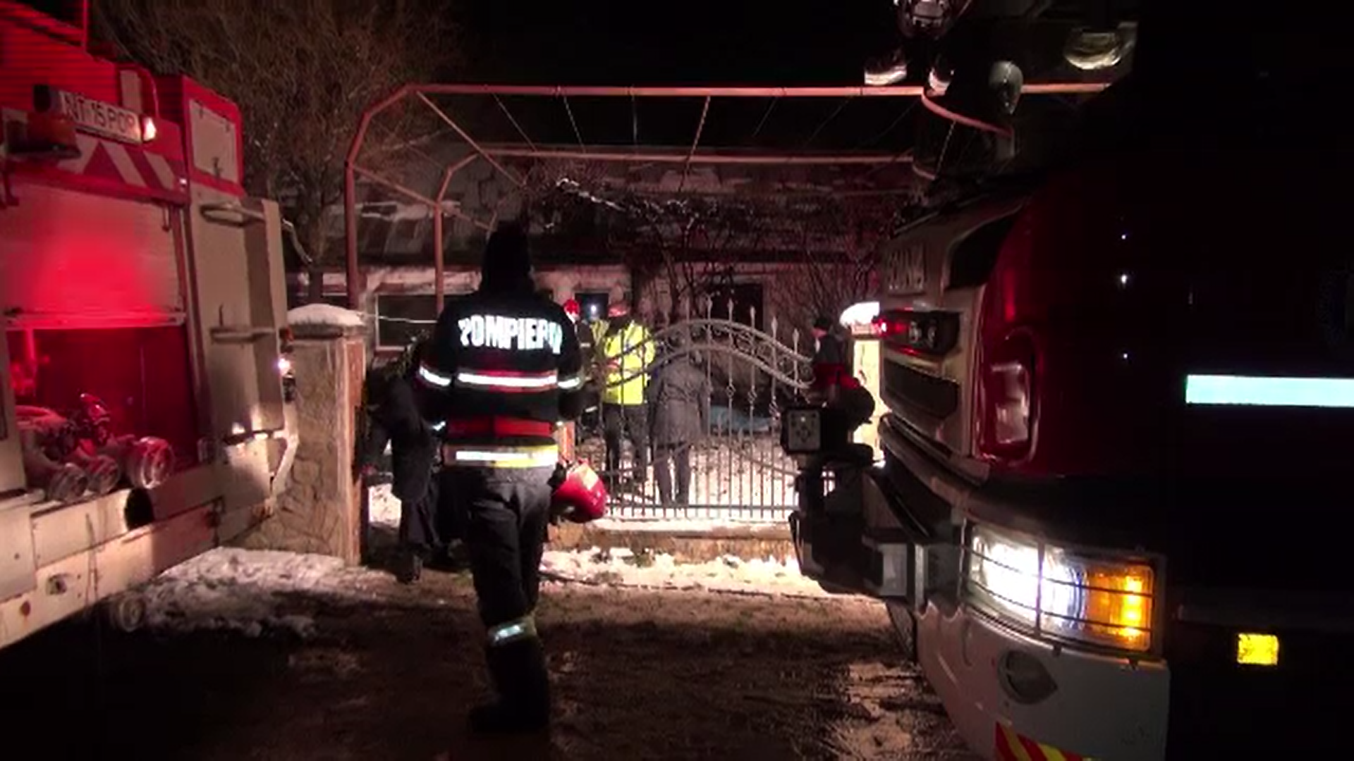 O femeie de 82 de ani din Neamţ a murit carbonizată după ce i-a luat foc locuința