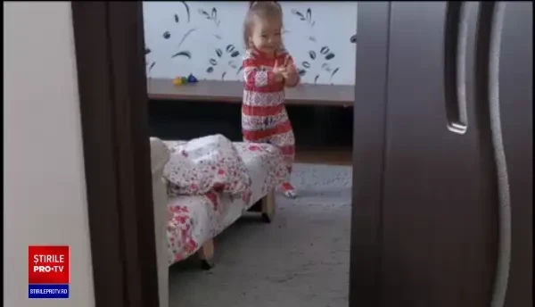 O fetiță de 2 ani din Cluj are o formă rară de cancer. A strâns jumătate din banii pentru operația care i-ar salva viața