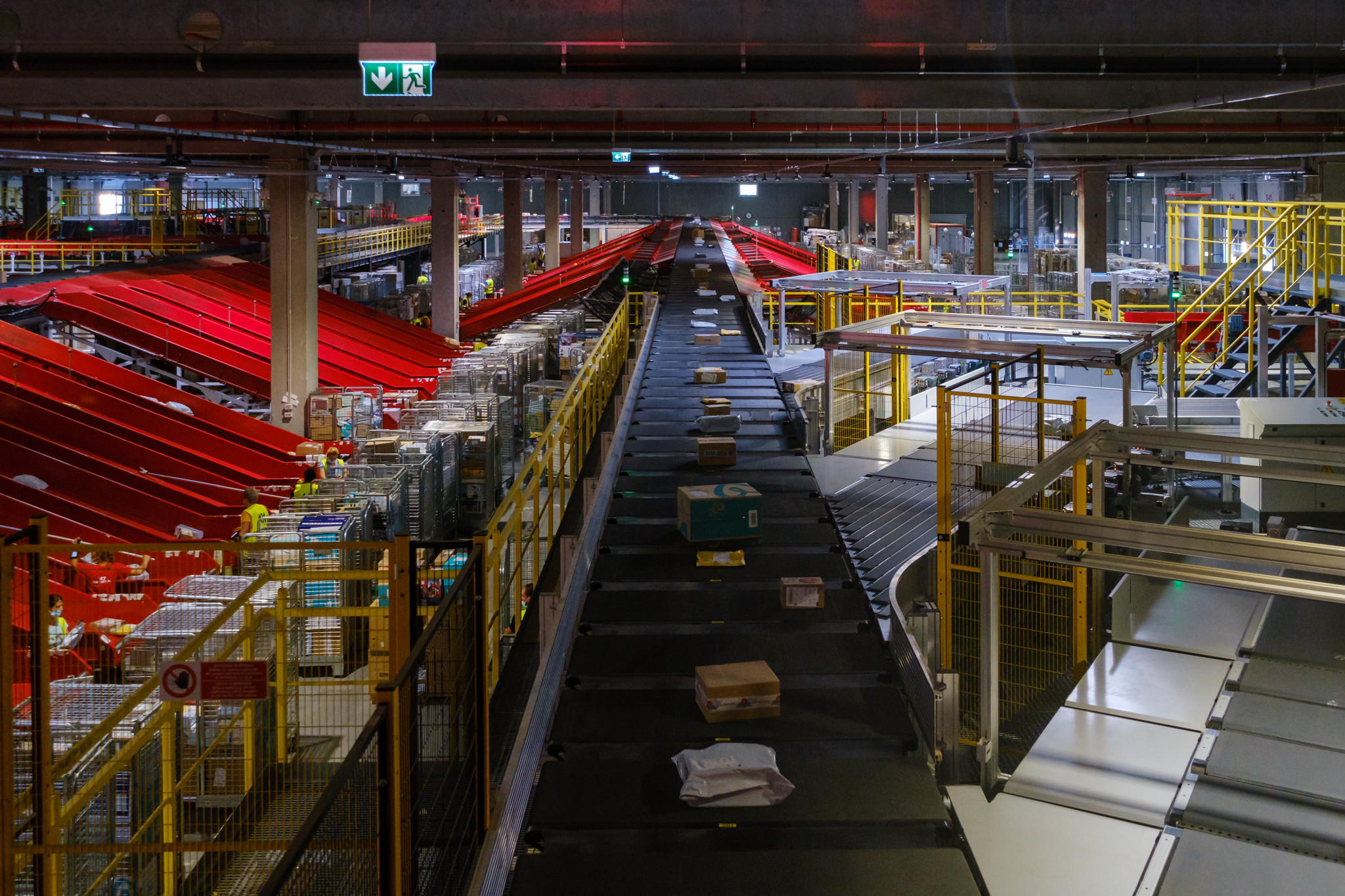 Cum pot vinde sellerii mai mult în Marketplace. Ce este și cum funcționează Fulfilment by eMAG