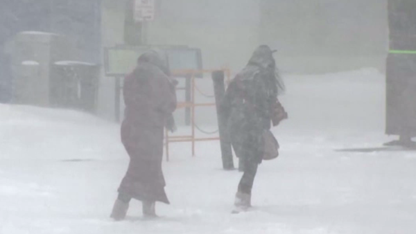Cod galben de ninsori şi viscol în zonele montane din zece judeţe, vineri dimineaţa