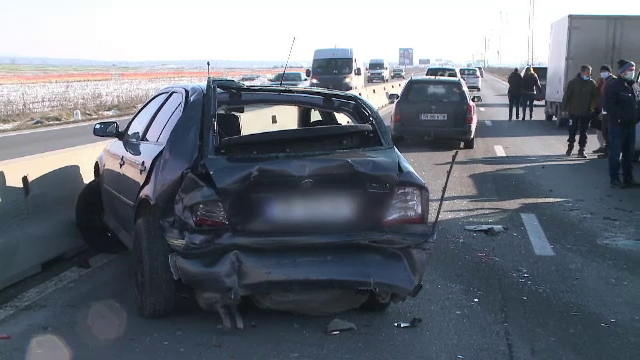 Carambol cu patru mașini pe DN1, în dreptul localității Băicoi. O persoană a fost rănită