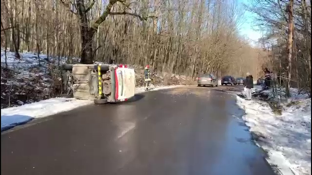 Accident cu 5 maşini, în Dâmboviţa. Şoferii dau vina pe polei