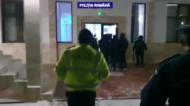 Petrecere de majorat cu zeci de invitaţi, oprită de poliţie. Ce amenzi au primit participanţii