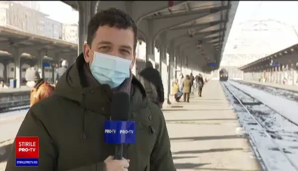 Primul ger zdravăn din această iarnă a dus la întârzieri ale trenurilor și de cinci ore. Cum s-au descurcat călătorii