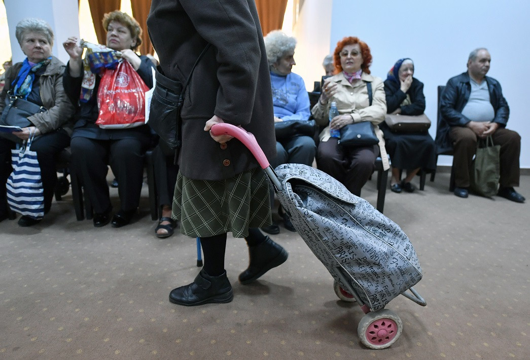 Proiect de lege: blocurile noi vor avea obligatoriu un "Club al pensionarilor"