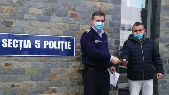 Un bărbat a găsit 3.000 de lei în fața unei bănci din Cluj-Napoca și a mers direct la poliție