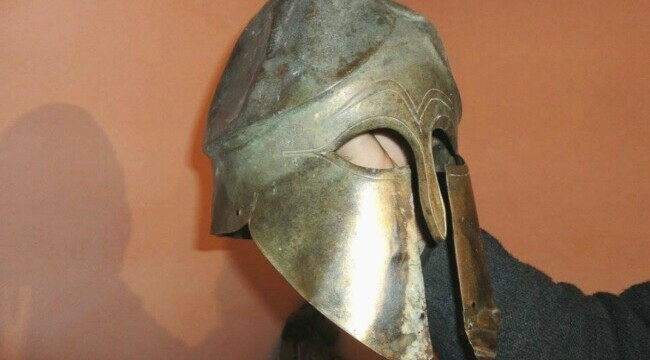 Ieseanul care a gasit un coif de acum 2.500 de ani ar fi putut lua peste 100.000 de euro de la stat. Ce greseala a facut
