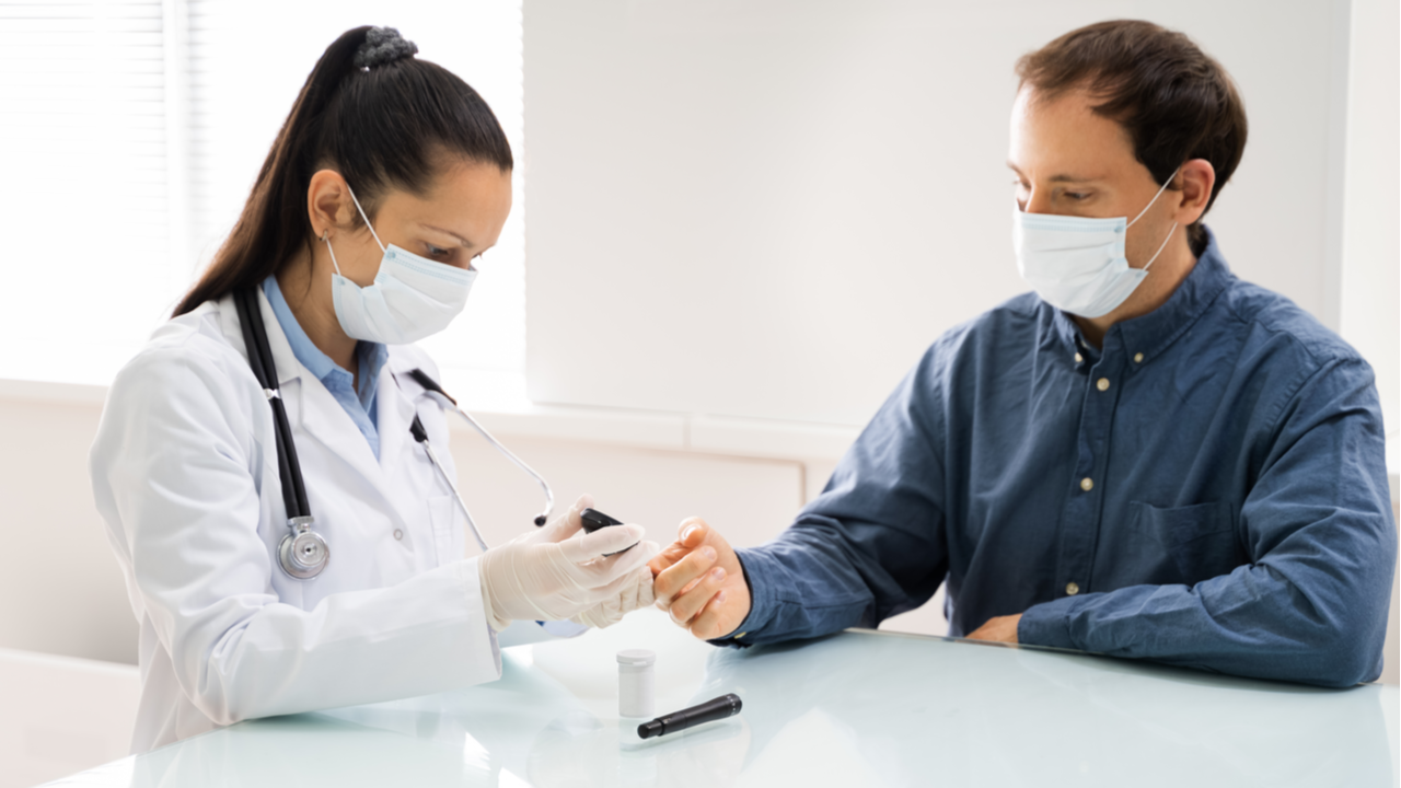 Dr. Nicolae Mircea Panduru: Virusul SARS CoV-2 vine la pacienții bolnavi de diabet și obezitate pe un plămân deja afectat