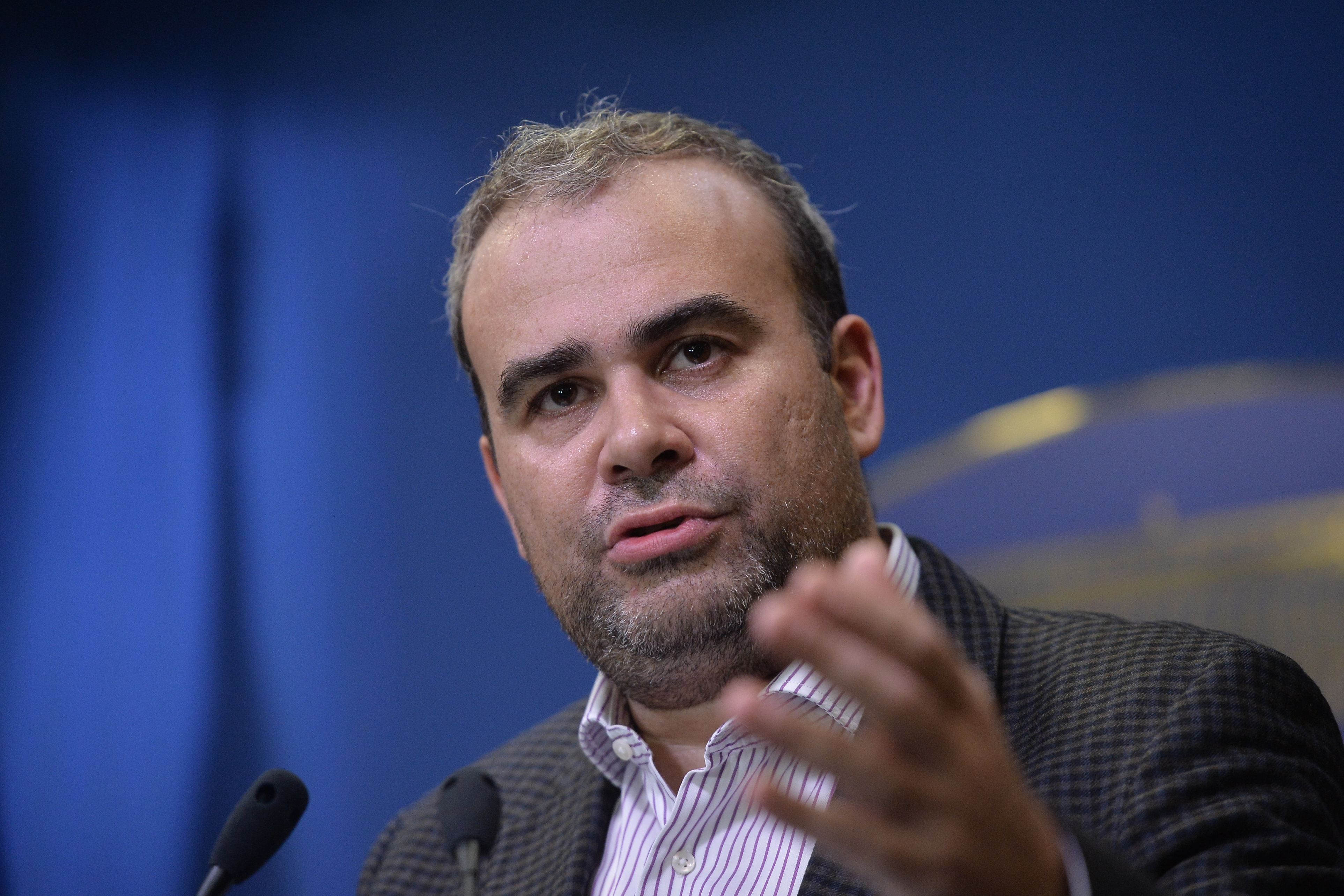 Tribunalul Bucureşti anulează diploma de doctor a lui Darius Vâlcov