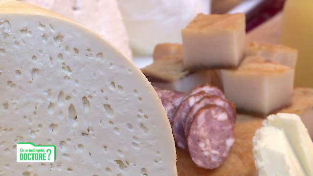 Brânzeturile îngrașă mai mult decât ceafa de porc. Sfatul nutriționiștilor pentru cei care vor să slăbească