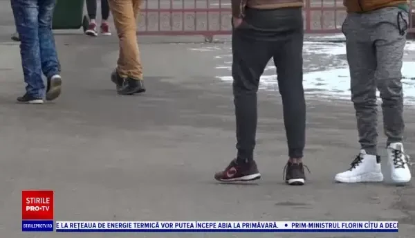 O femeie din Vaslui a sunat la 112 după ce i-a spart capul fiicei sale cu handicap. Ce s-a întâmplat cu cei 4 copii ai săi