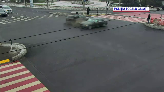 Accident grav în Galați. Un bărbat a fost aruncat pe șosea, după ce 2 mașini s-au izbit într-o intersecție