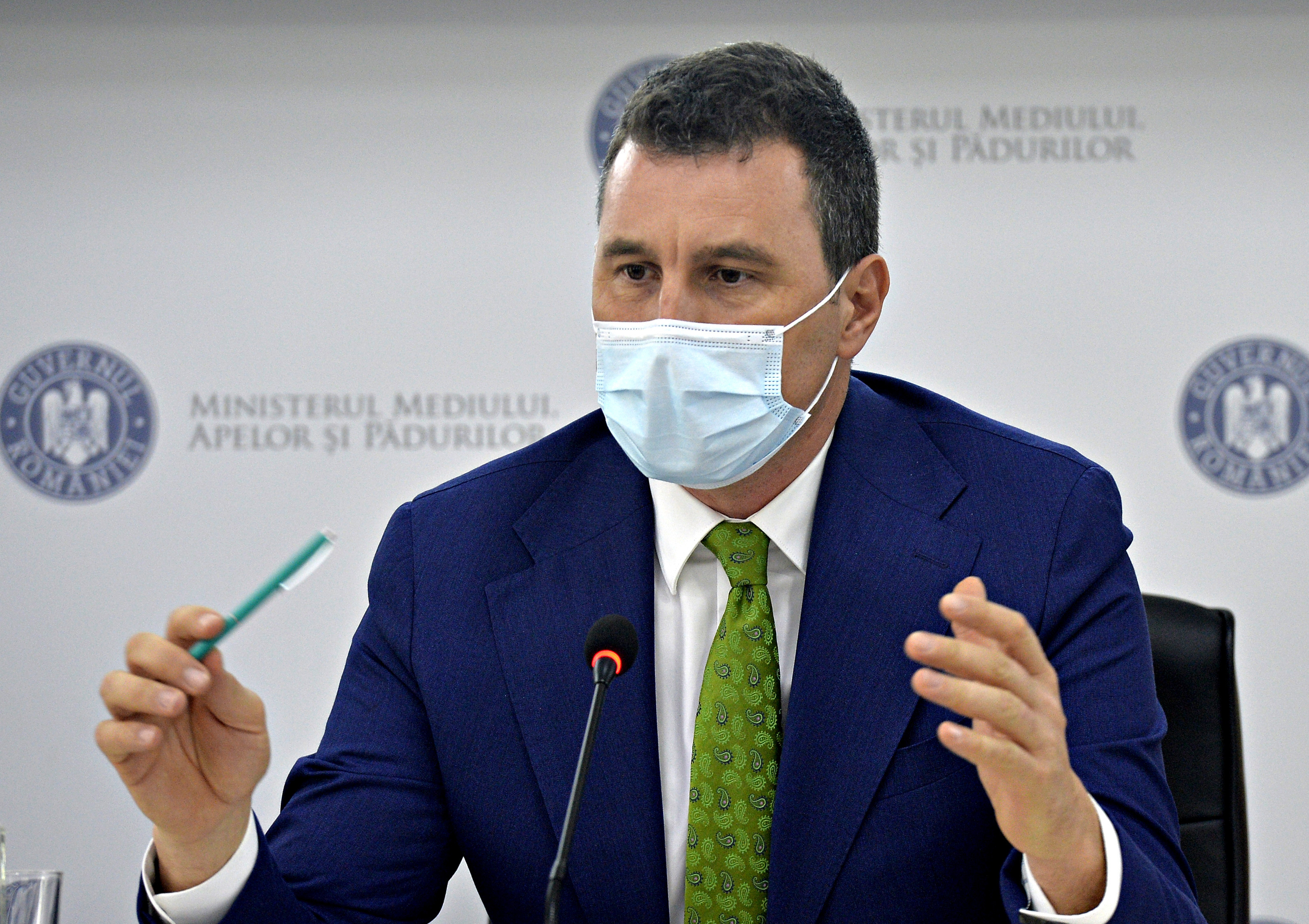 Ministrul Mediului a anunțat controale în zonele cu arderi de deșeuri. A spus însă și de când