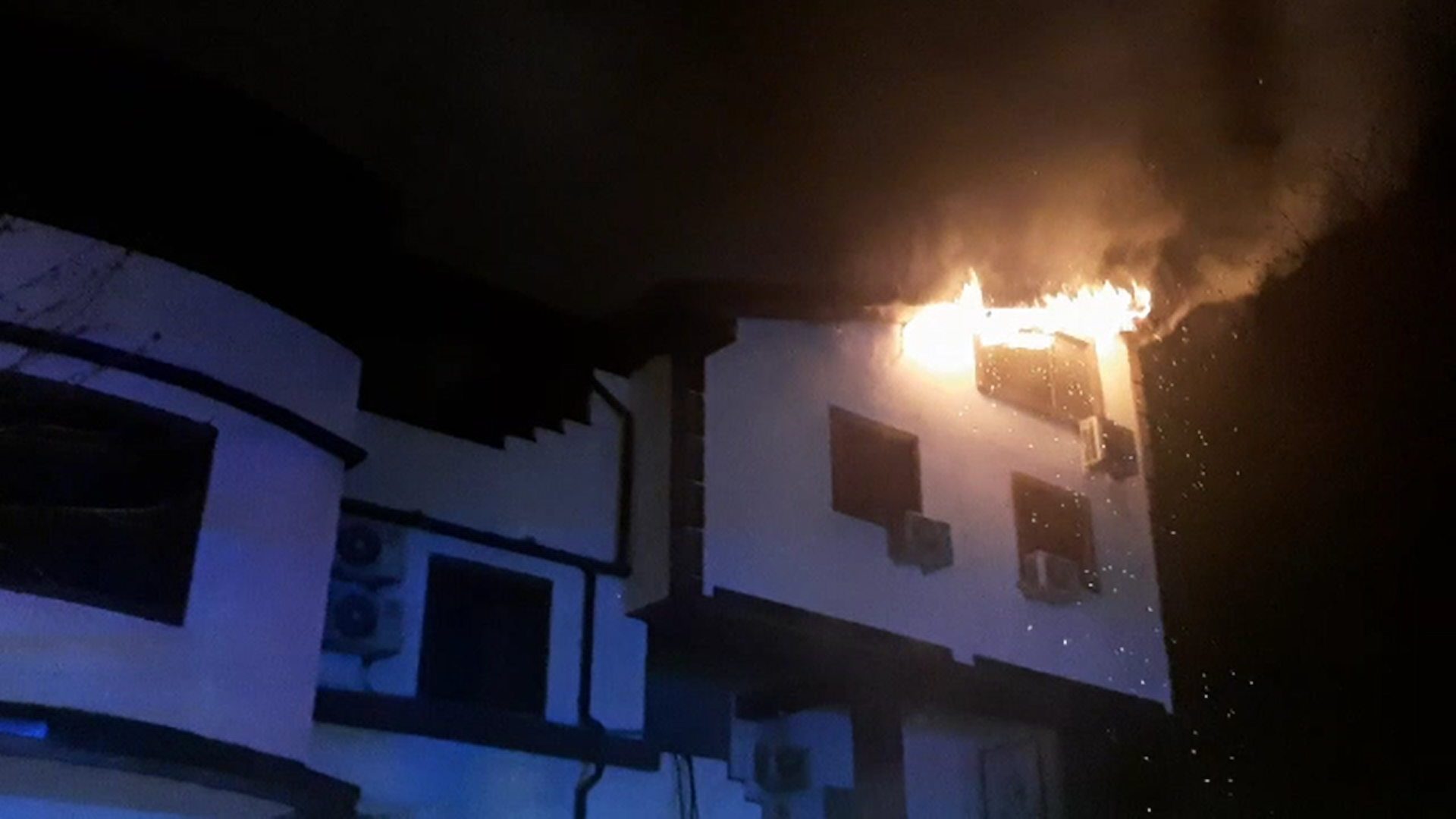 Incediu la o pensiune din Mehedinți. 11 persoane au reușit să iasă în timp util din locuință