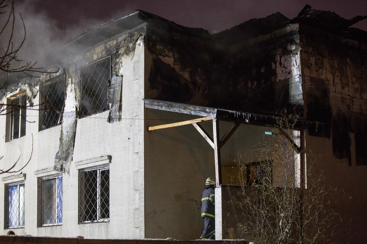 Incendiu uriaș la un cămin de bătrâni din Ucraina. Sunt 15 morți și 11 răniți