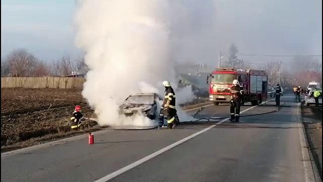 Un bărbat de 70 de ani din Vaslui era să ardă de viu în mașină. Ce s-a întâmplat