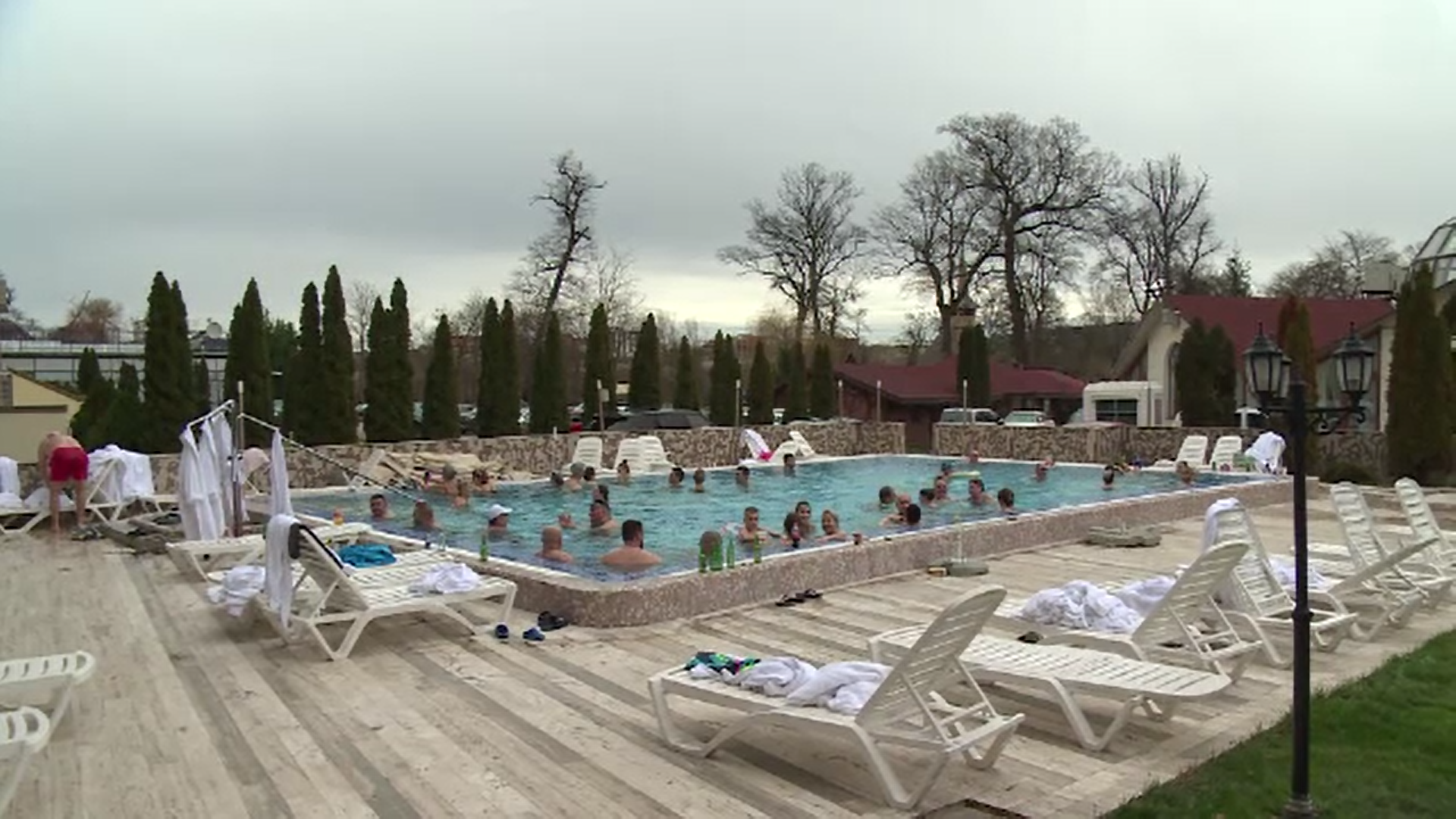 Turismul balnear începe să se dezmorțească. Hotelurile din Băile Felix sunt pline de turişti