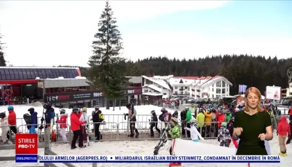 Numărul de turiști din Poiana Brașov rămâne ridicat. Andrei a făcut școală online de pe pârtie