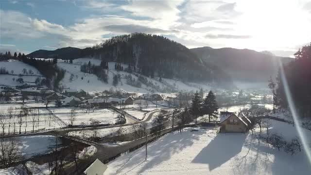 Stațiunea din județul Brașov care arată ca din basme. Tot mai mulți turiști o vizitează