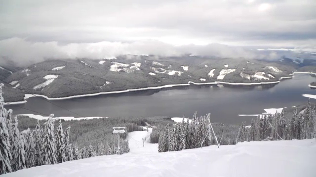 Domeniul schiabil Transalpina, care a costat 35 de milioane de euro, rămâne doar o întindere pustie. Ce profit poate aduce