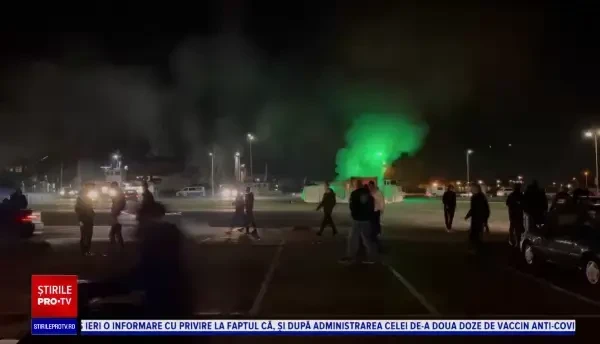 Proteste violente în Olanda față de măsurile drastice. Manifestanții au incendiat un centru de vaccinare