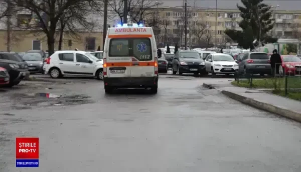 O femeie din Maramureș a fost înjunghiată în somn de soțul gelos, care apoi a încercat să se sinucidă