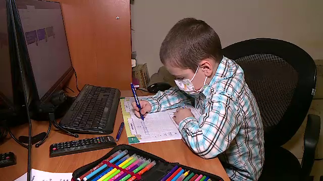 Mulți părinţi nu vor să-și mai lase copiii la școală, de teama noii tulpini de coronavirus