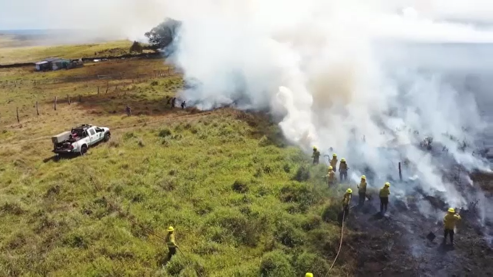 Incendii uriaşe de vegetaţie pun în pericol fascinanta Insulă a Paştelui din Chile