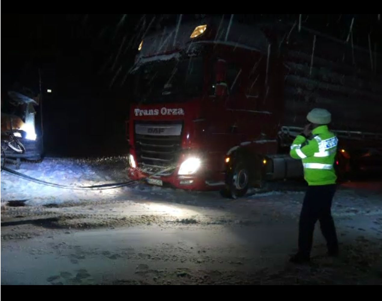 Viscolul a făcut prăpăd în Dobrogea. TIR-uri și zeci de mașini blocate în nămeți, până s-au închis drumurile
