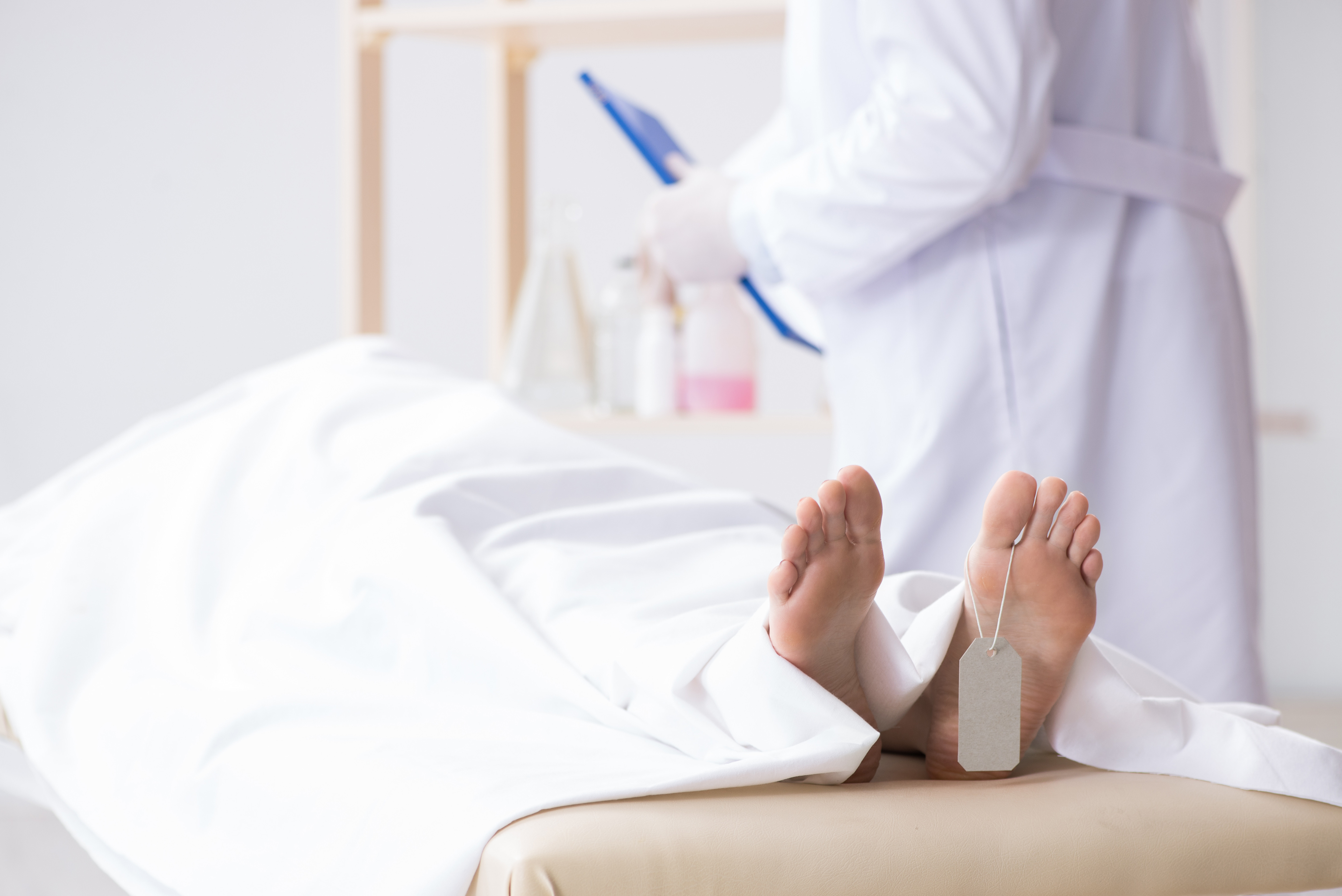 Și-a salvat mama, care era la un pas de a fi incinerată, după ce a văzut că prezintă semne vitale. Medicii au crezut-o moartă