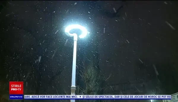 Cod galben de ninsoare în București. Stratul de zăpadă poate ajunge până la 8 cm