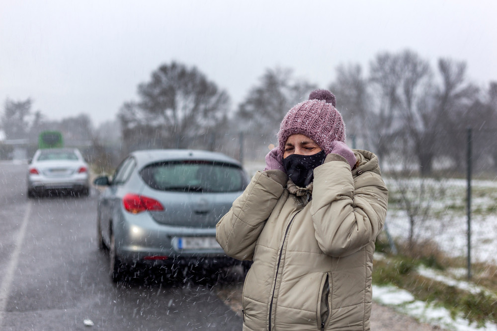 Vânt activ şi ninsori în mai multe zone. Vor fi temperaturi negative la noapte