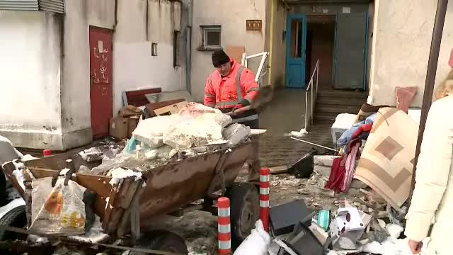 Patru oameni au fost răniţi în urma unei explozii puternice într-un bloc din Medgidia. ”Dezastru! Ca după război!”