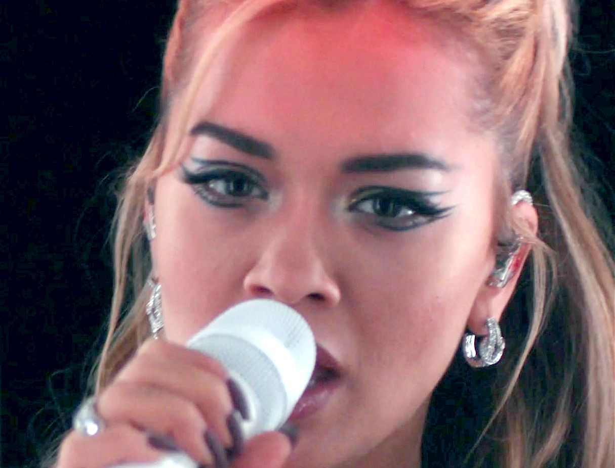 Staff-ul cântăreței Rita Ora a dat 5.000 de lire șpagă pentru petrecerea din pandemie. Managerul restaurantului a recunoscut