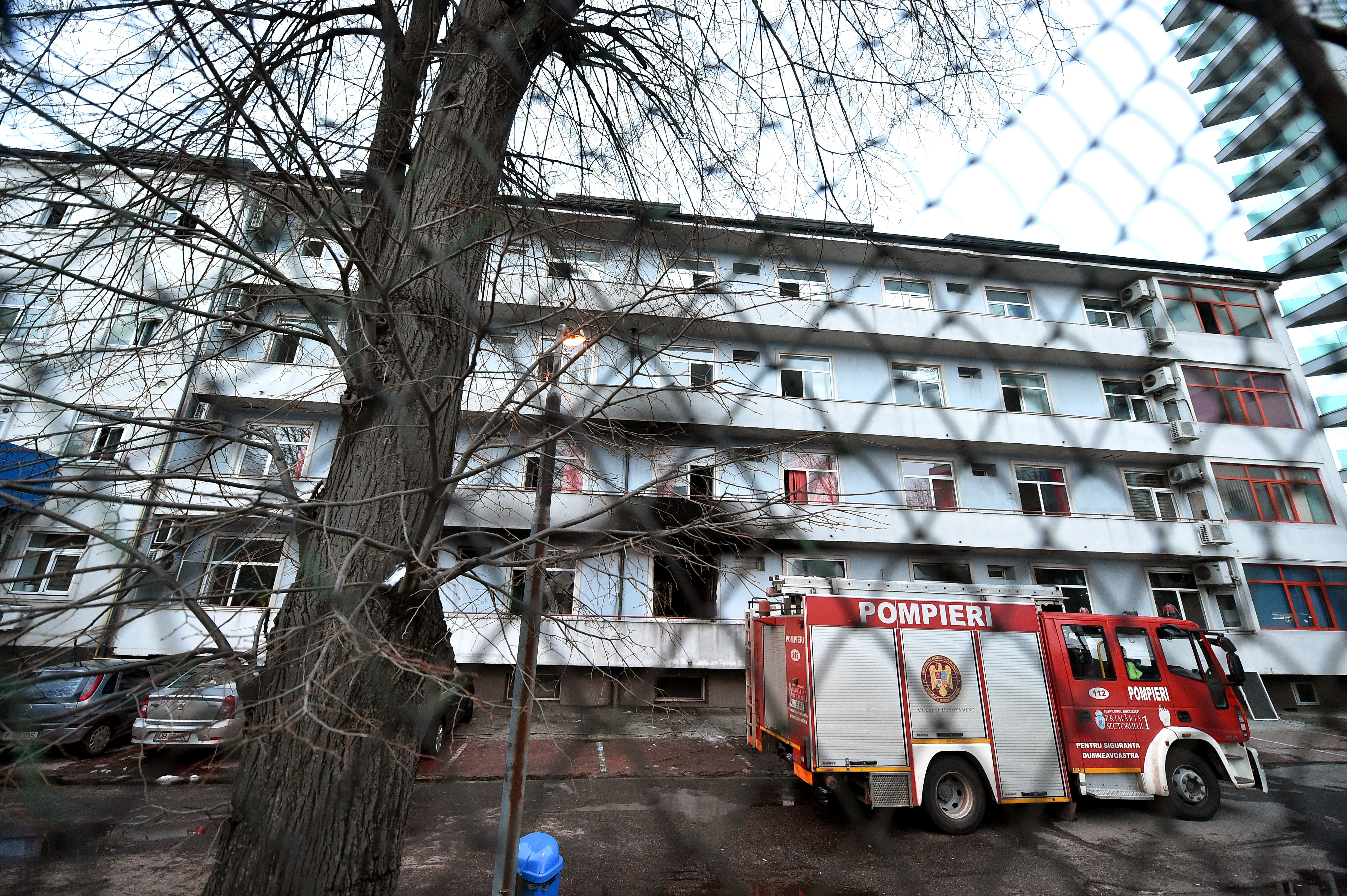 Incendiu la Institutul "Matei Balş": Doi pacienţi au fost externaţi