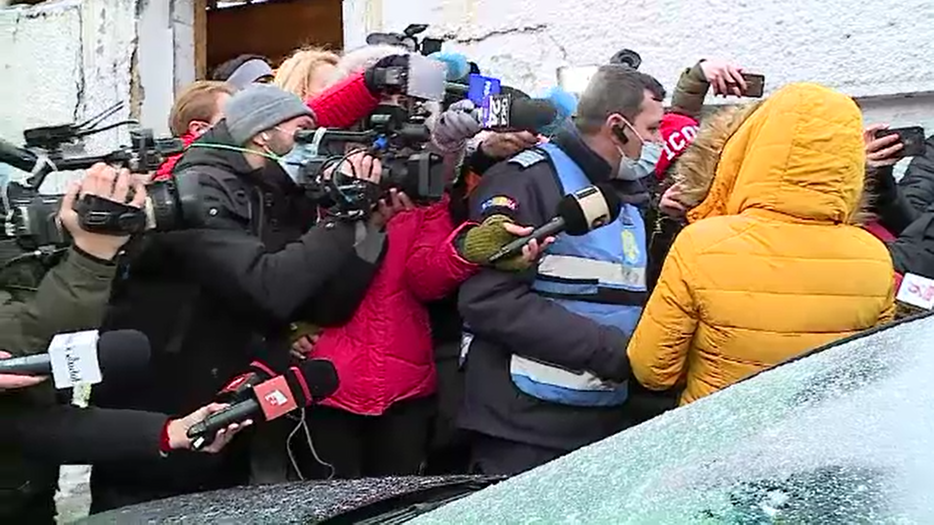 Mărturiile familiilor celor internaţi la Matei Balş. "Vă rugăm să ne spuneţi unde sunt transferaţi!”