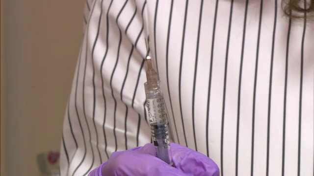 Ce reacții adverse pot apărea dacă te vaccinezi anti-Covid după un tratament cu acid hialuronic