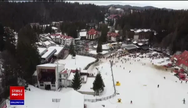 Experiment ȘtirileProTV. Cât se stă la coadă în Poiana Brașov. Zeci de minute de așteptare pentru 10 minute de schi