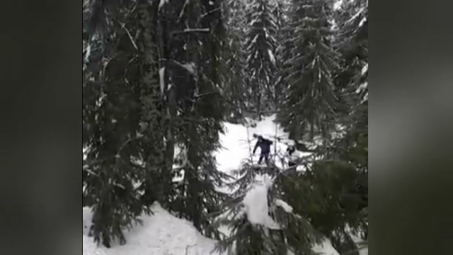 Doi turiști, salvați, după ce s-au rătăcit pe munte. Stratul de zăpadă măsura mai bine de 1 metru