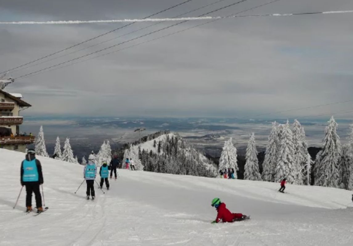 Vremea 12 martie. Temperaturi scăzute, un pic de soare în sudul ţării şi precipitaţii în celelalte zone