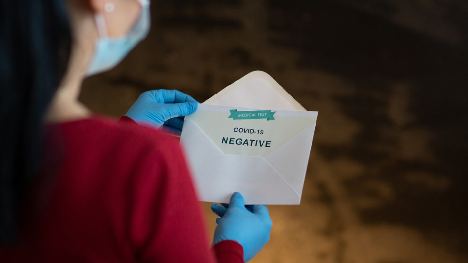 Certificate false cu rezultate negative pentru Covid-19, vândute cu până la 300 de euro pe aeroporturi din Europa