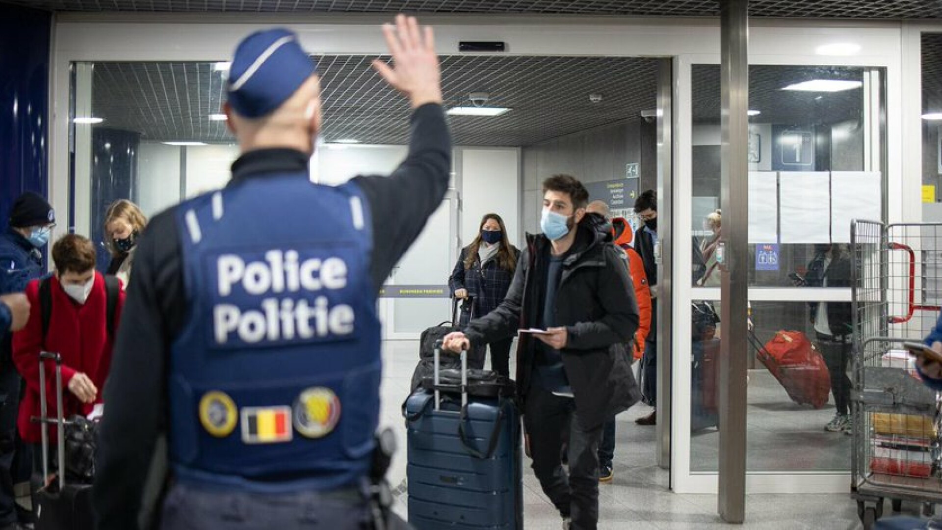 Mai mulţi răniţi la o staţie de metrou din Bruxelles. Un suspect înarmat cu un cuţit, arestat