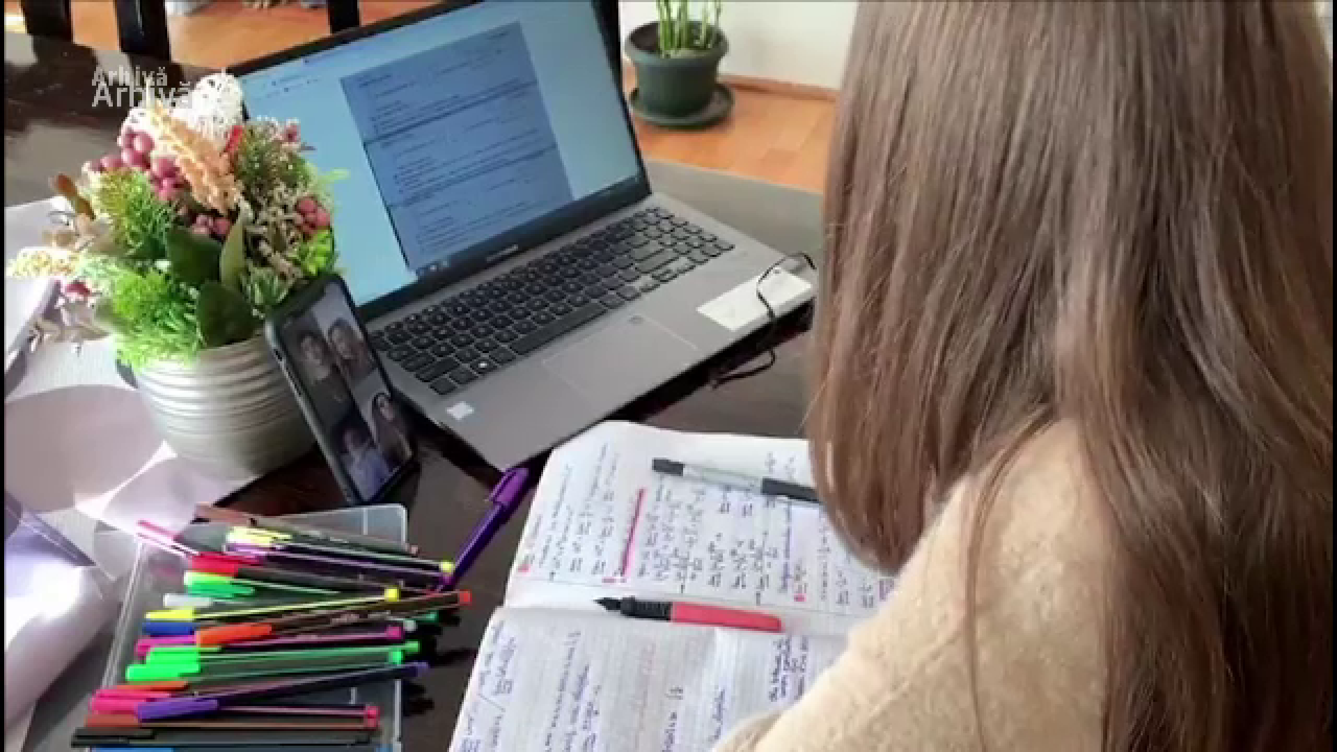 Școală în timpul pandemiei. Peste 1000 de unități de învățământ sunt în scenariul roșu