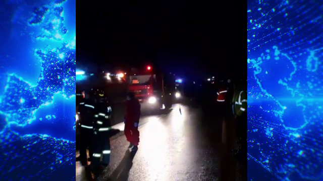 Accident grav. O persoană a decedat și alte 3 au fost rănite, după ce microbuzul lor a fost lovit de un camion