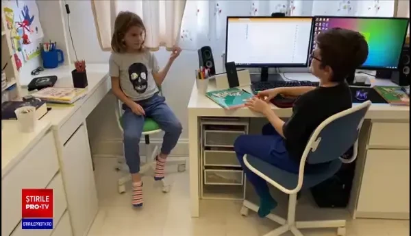 Elevii și profesorii, în ceață înainte de redeschiderea școlilor. Câți copii se vor întoarce în bănci