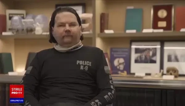 Medicii au reușit pentru prima dată un transplant simultan de față și mâini