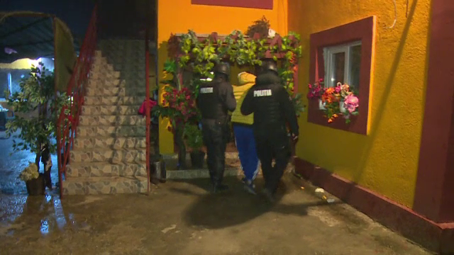 Percheziții de amploare. 11 indivizi, suspectați că au convins mai multe tinere, prin metoda „Loverboy”, să se prostitueze