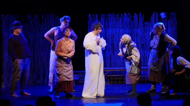 Se aud din nou aplauze în sălile de teatru. Biletele scoase la vânzare s-au epuizat în câteva ore